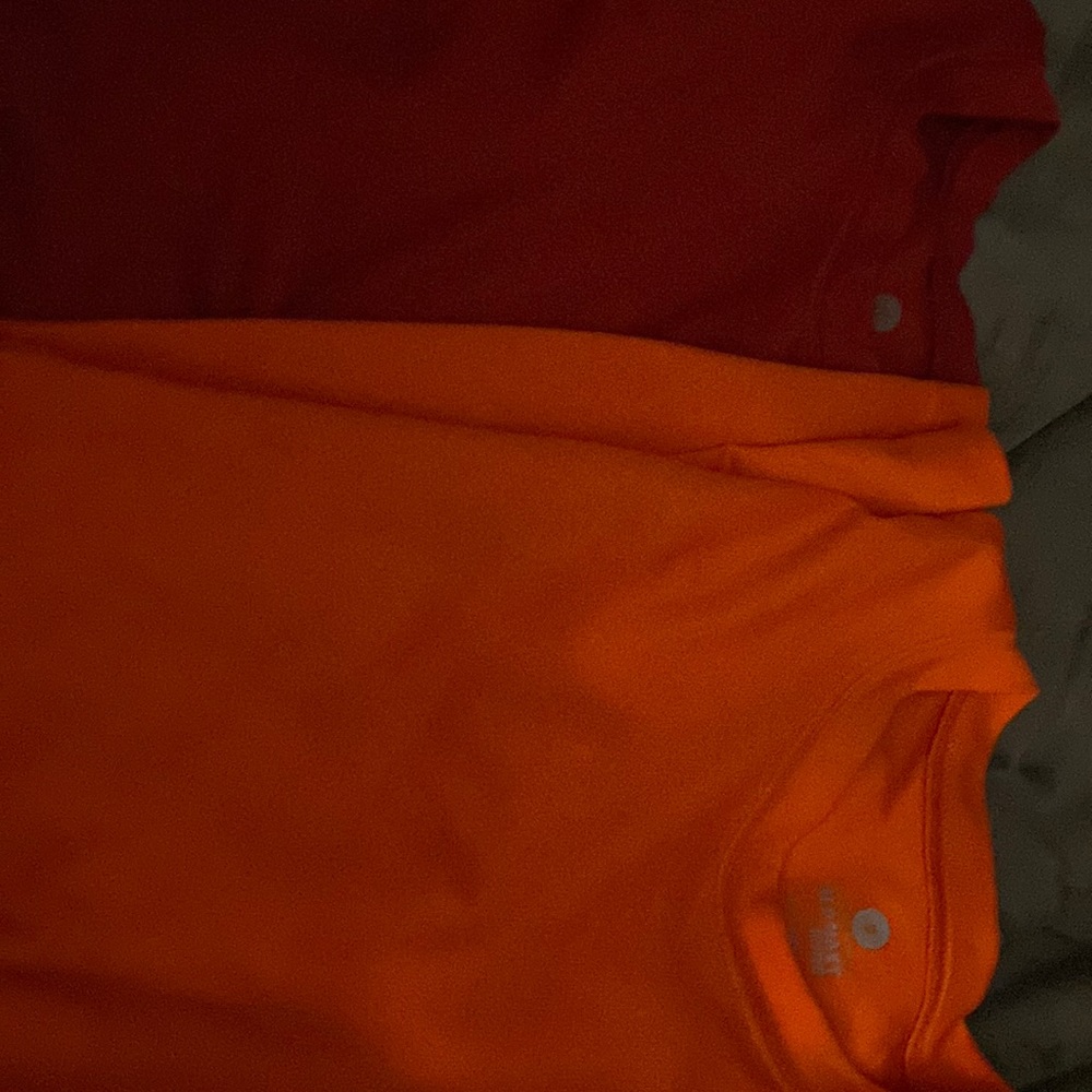 Mens Old Navy Athletic shirts (2)